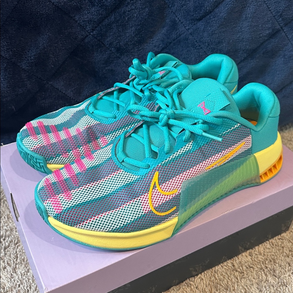 Men’s Nike Turquoise and Yellow Mesh Sneakers